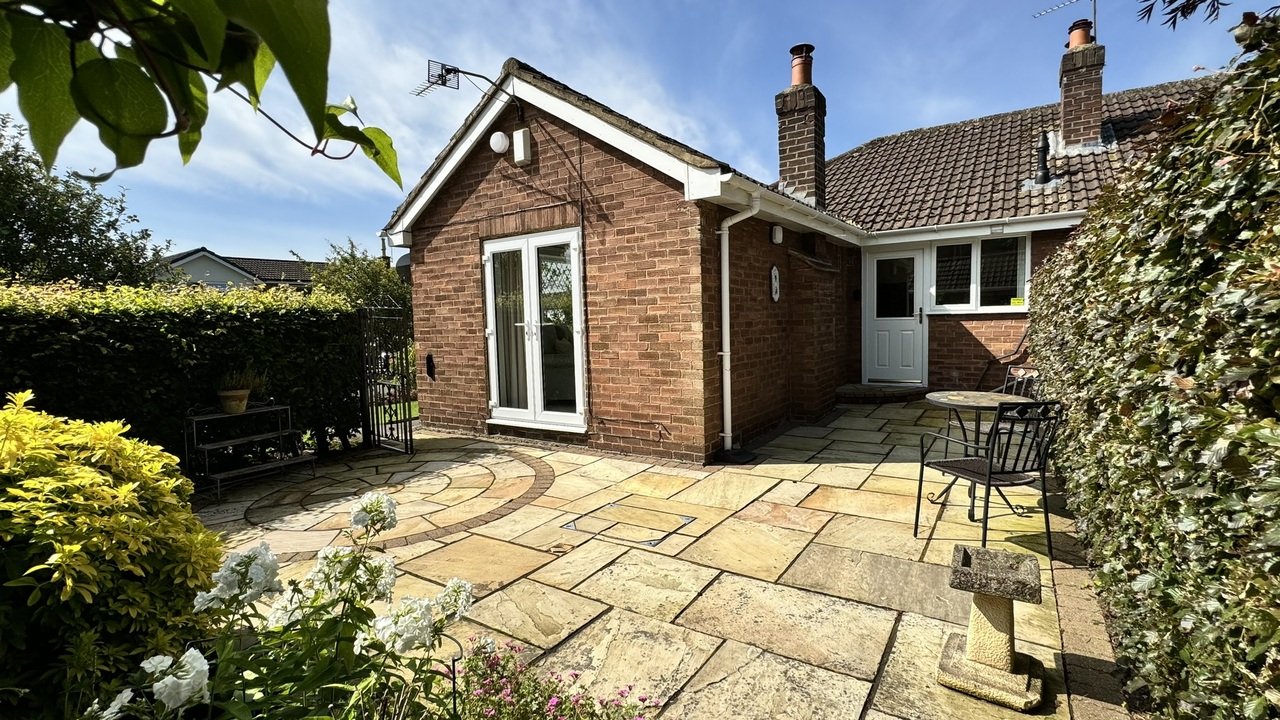 2 bed semi-detached bungalow for sale in Bramhope, Leeds  - Property Image 15