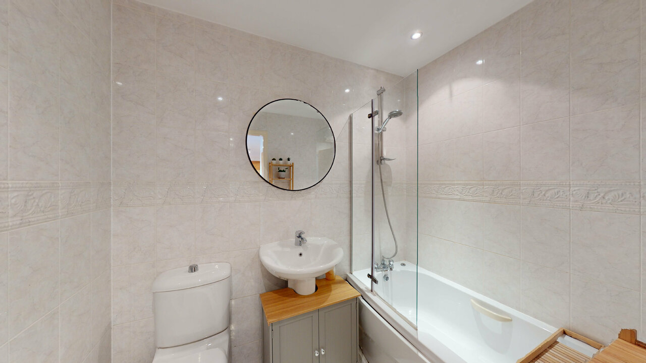 2 bed apartment for sale in Carisbrooke Road, Leeds  - Property Image 21