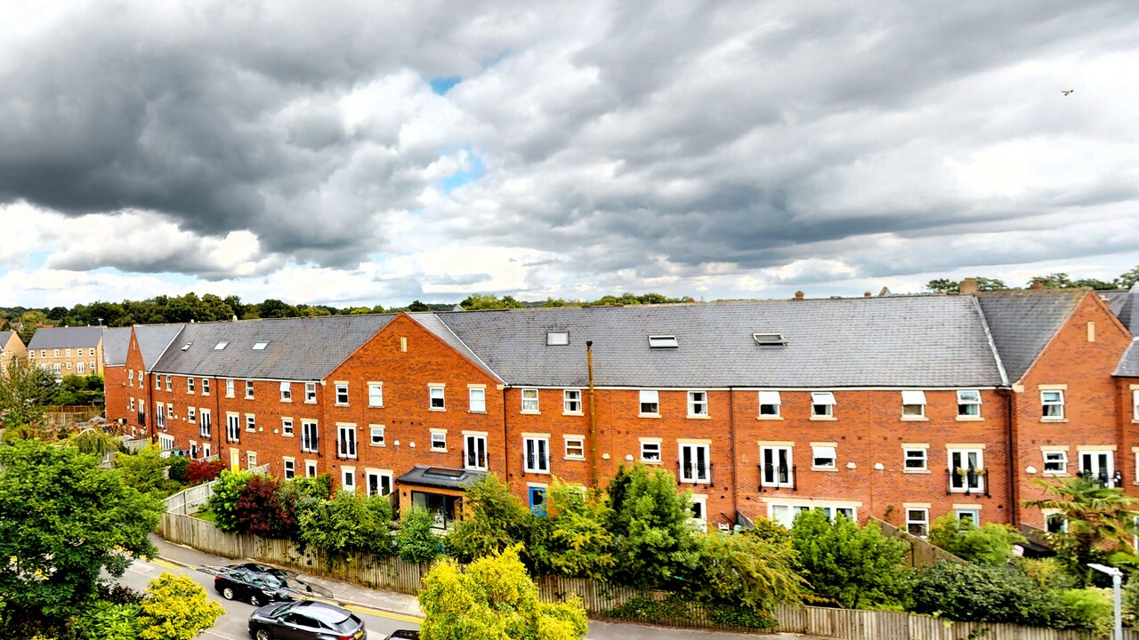 2 bed apartment for sale in West Park, Leeds  - Property Image 10