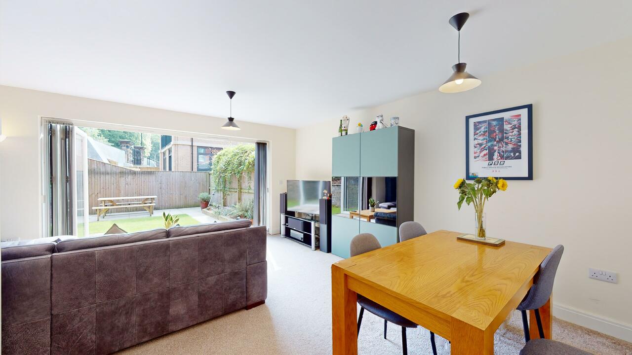 4 bed town house for sale in Victoria Gardens, Leeds  - Property Image 3