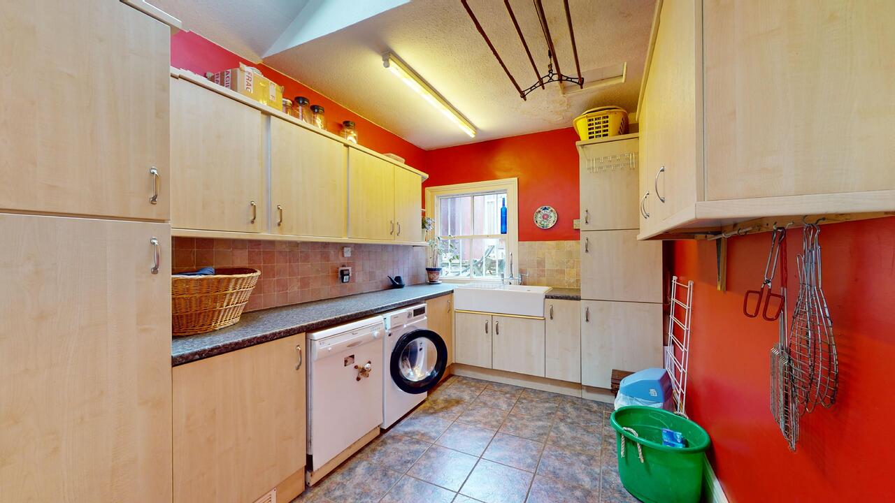 4 bed semi-detached house for sale in Kirkstall, Leeds  - Property Image 13