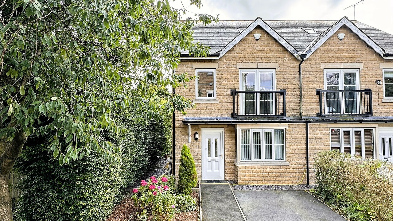 4 bed semi-detached house for sale in Moor Road, Leeds  - Property Image 1