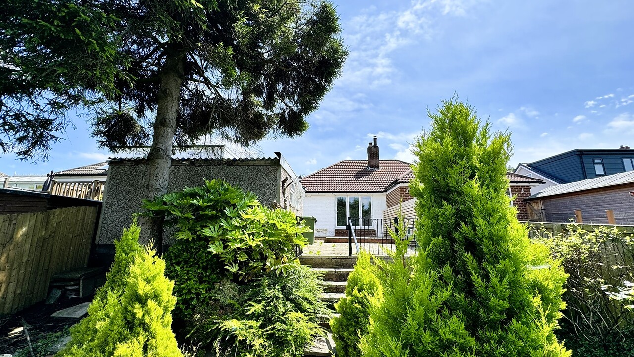 2 bed semi-detached bungalow for sale in Grove Farm Crescent, Leeds  - Property Image 11