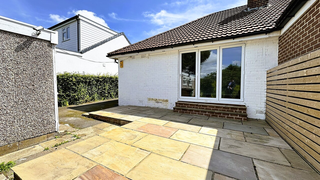 2 bed semi-detached bungalow for sale in Grove Farm Crescent, Leeds  - Property Image 10