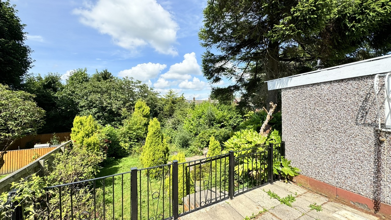 2 bed semi-detached bungalow for sale in Grove Farm Crescent, Leeds  - Property Image 13