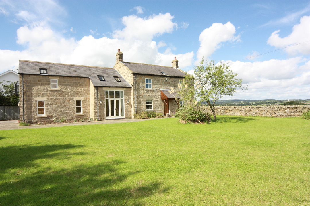 5 bed farm house to rent in Pateley Bridge Road, Harrogate  - Property Image 1