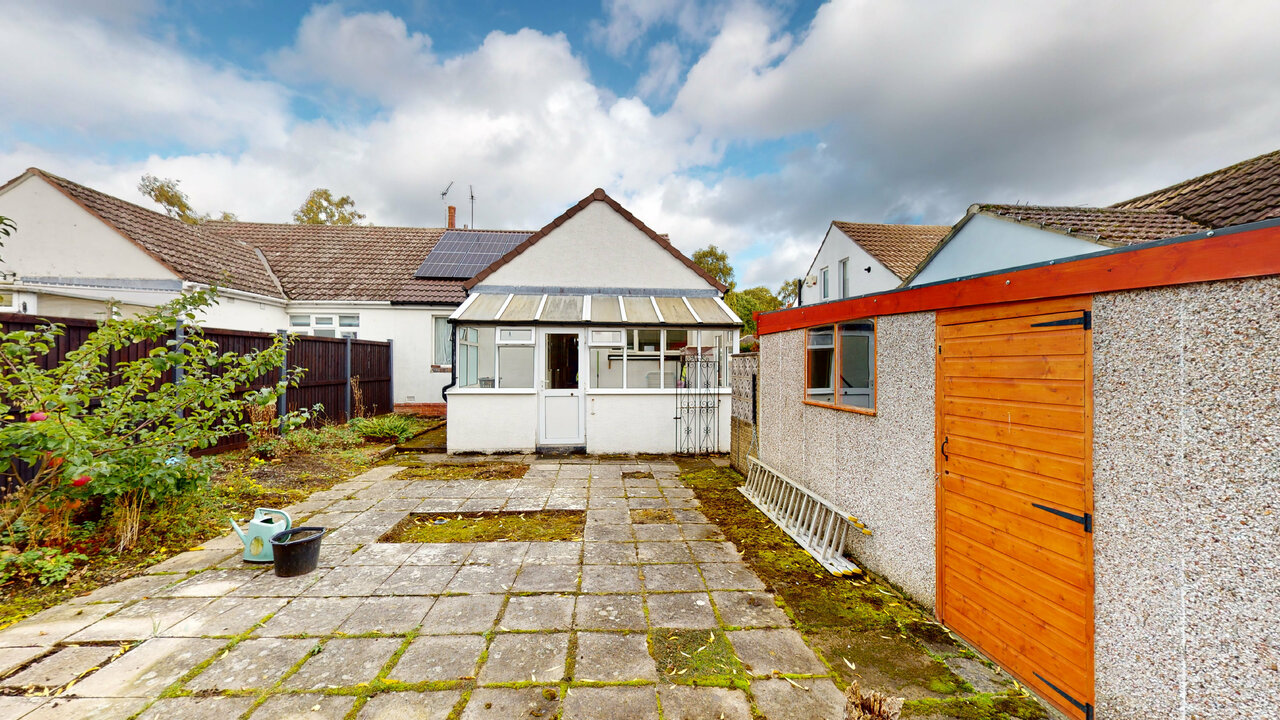 2 bed bungalow for sale in Bramhope, Leeds  - Property Image 16