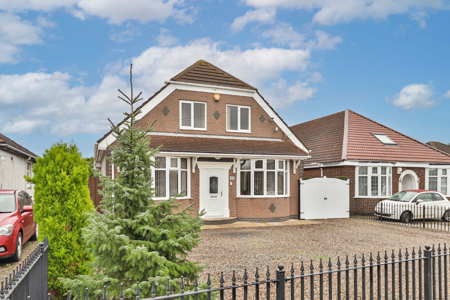 5 bed detached house for sale in Holmes Lane, Hull - Property Image 1