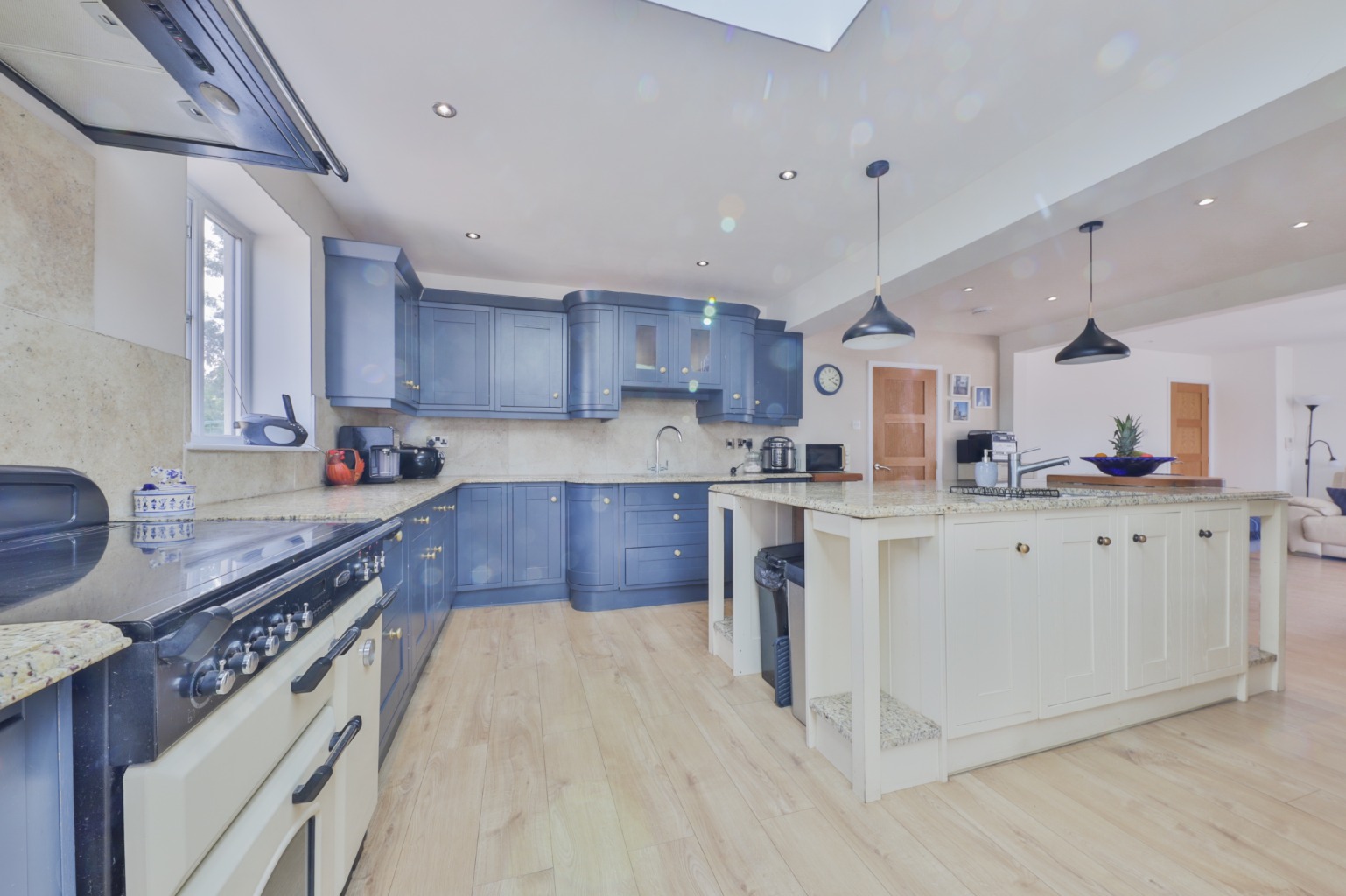 5 bed detached house for sale in Dunswell Lane, Hull  - Property Image 2
