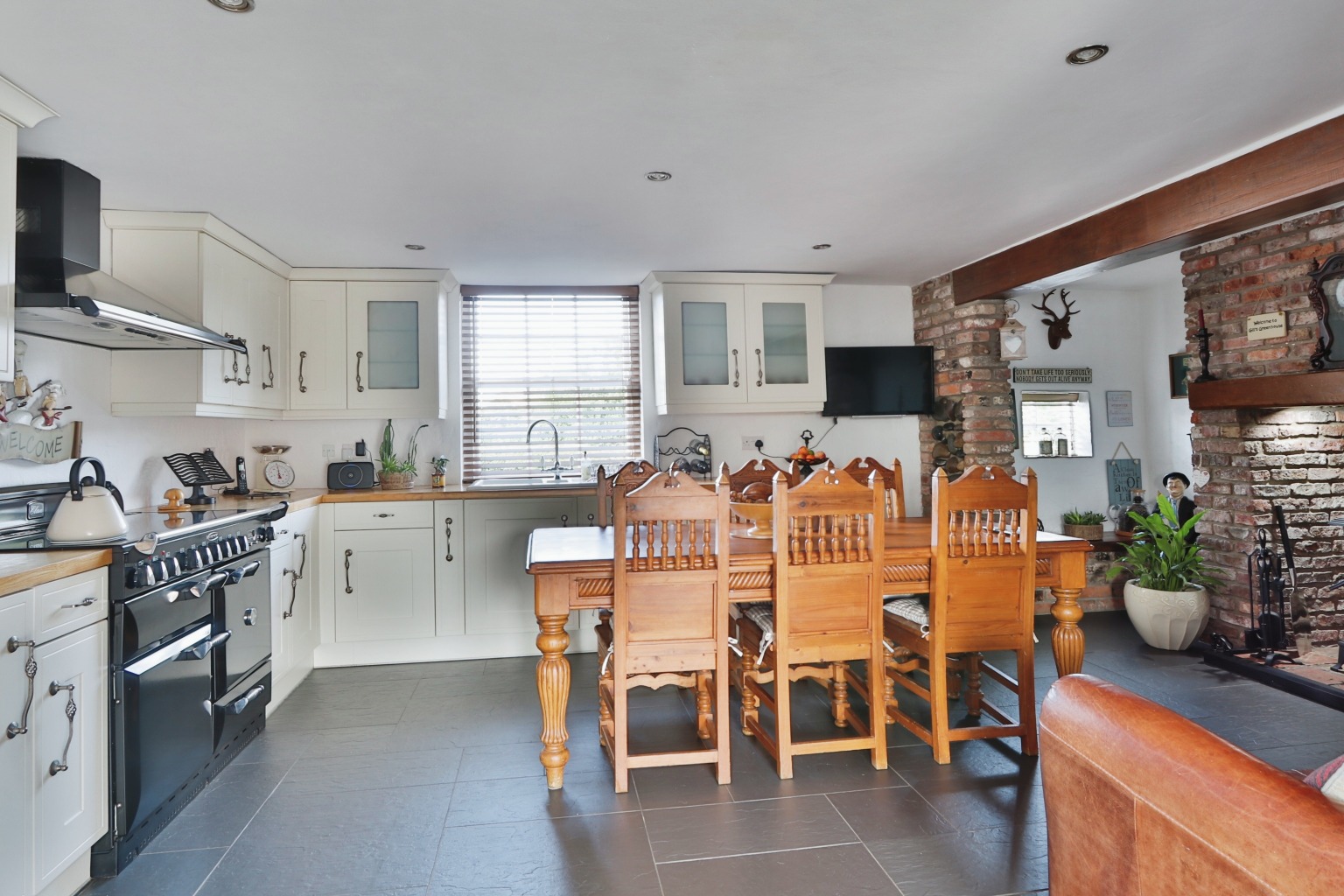 5 bed detached house for sale in Winsetts Road, Hull  - Property Image 6