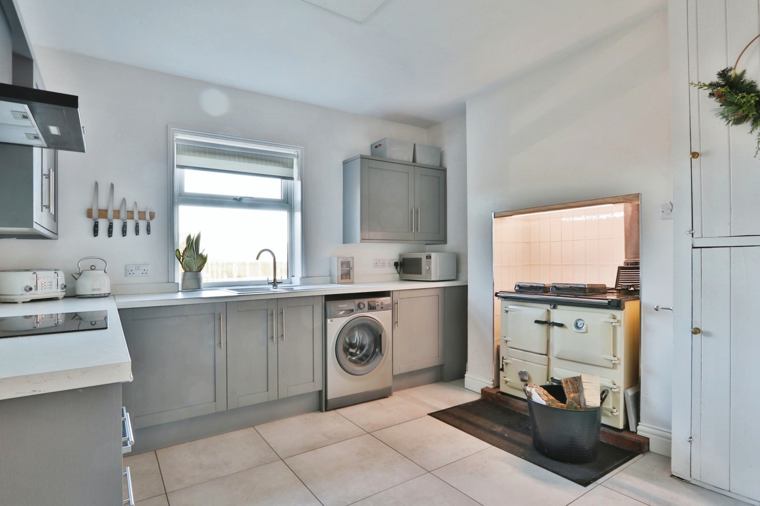 3 bed semi-detached house for sale in Enholmes Lane, Hull  - Property Image 3