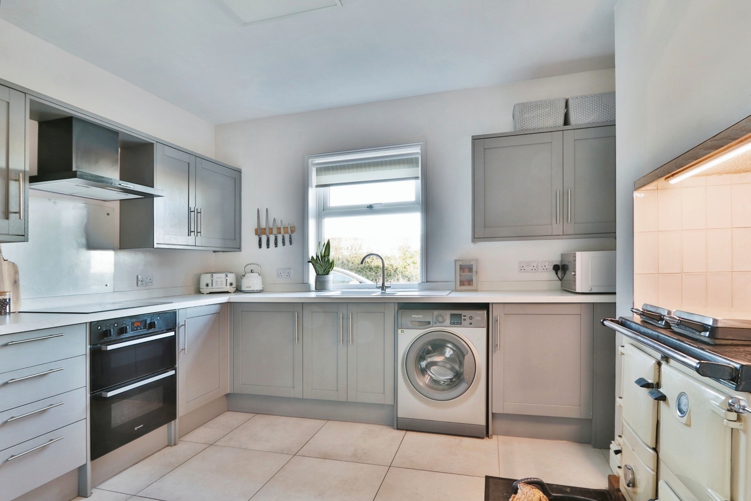 3 bed semi-detached house for sale in Enholmes Lane, Hull  - Property Image 4