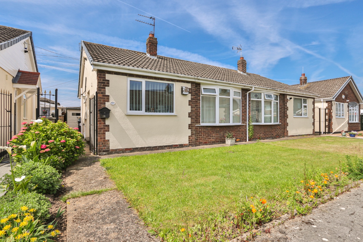 2 bed semi-detached bungalow for sale in Clarondale, Hull, HU7 