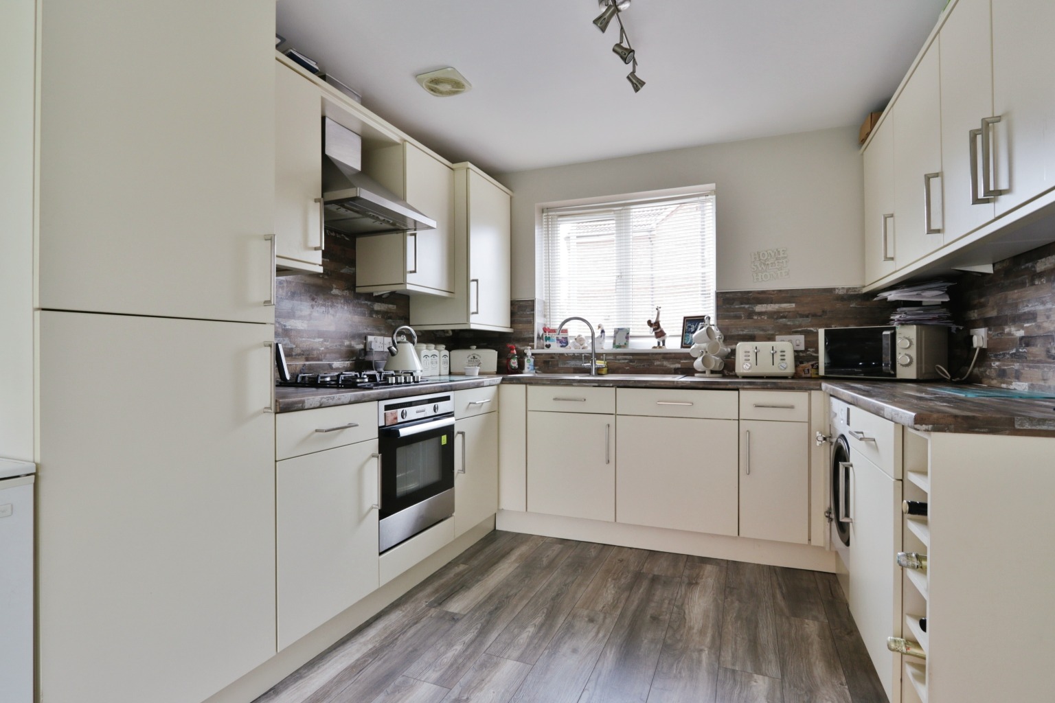 3 bed detached house for sale in Hyde Park Road, Hull  - Property Image 3