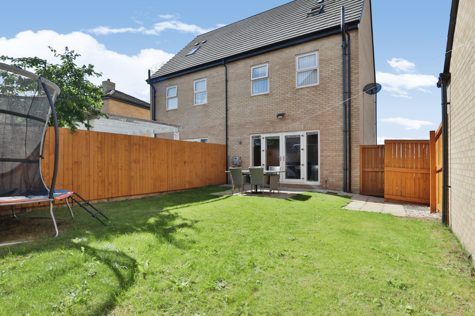 4 bed semi-detached house for sale in Richmond Lane, Hull  - Property Image 4