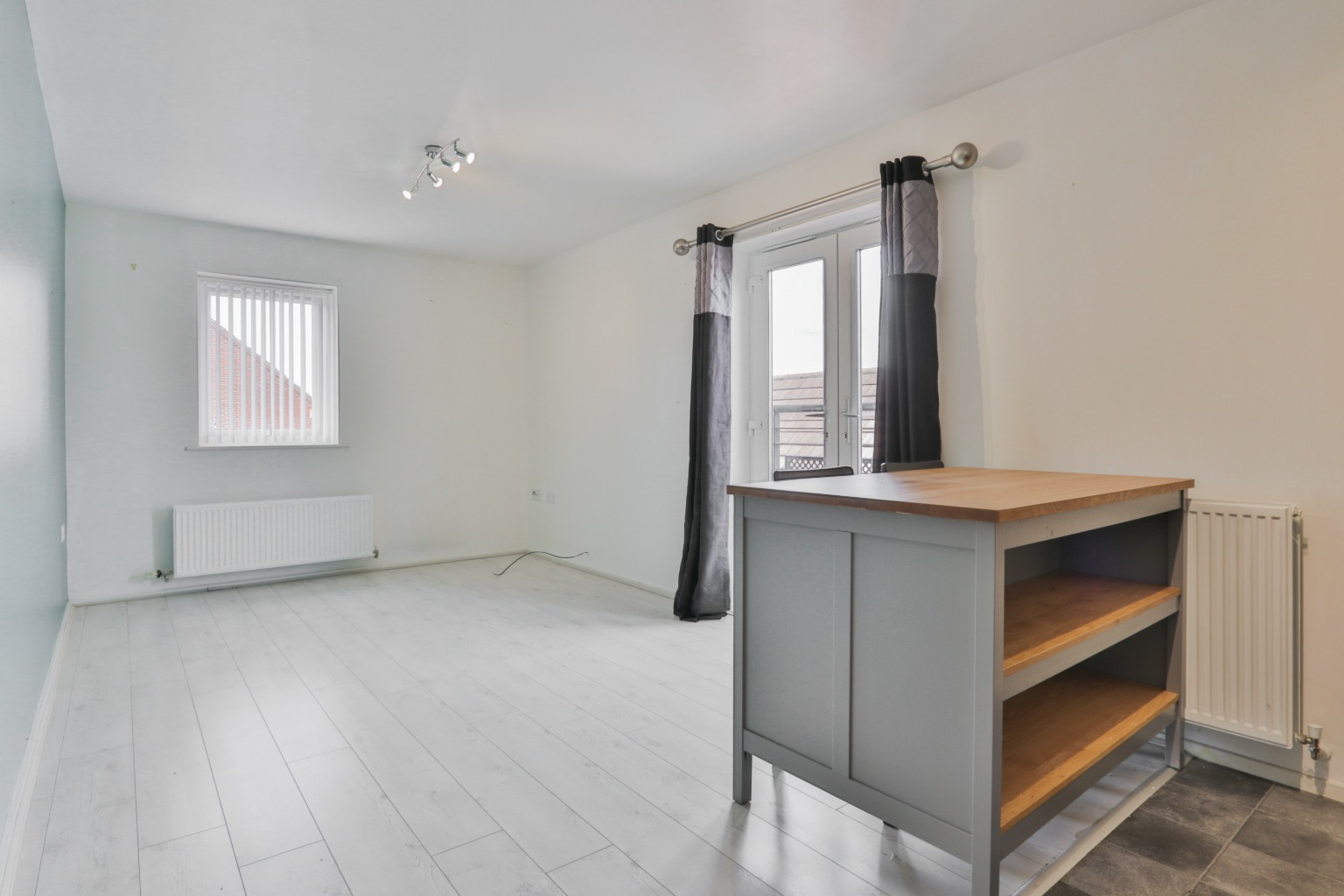 2 bed flat for sale in Sandwell Park, Hull - Property Image 1