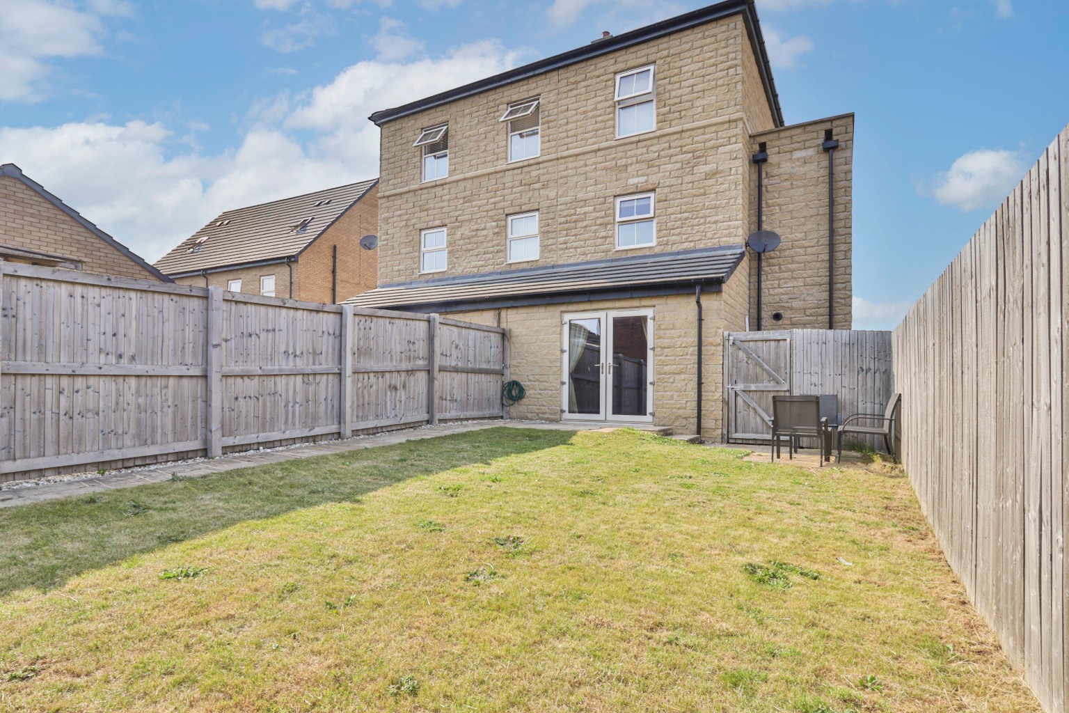 4 bed semi-detached house for sale in Larkin Lane, Hull  - Property Image 1
