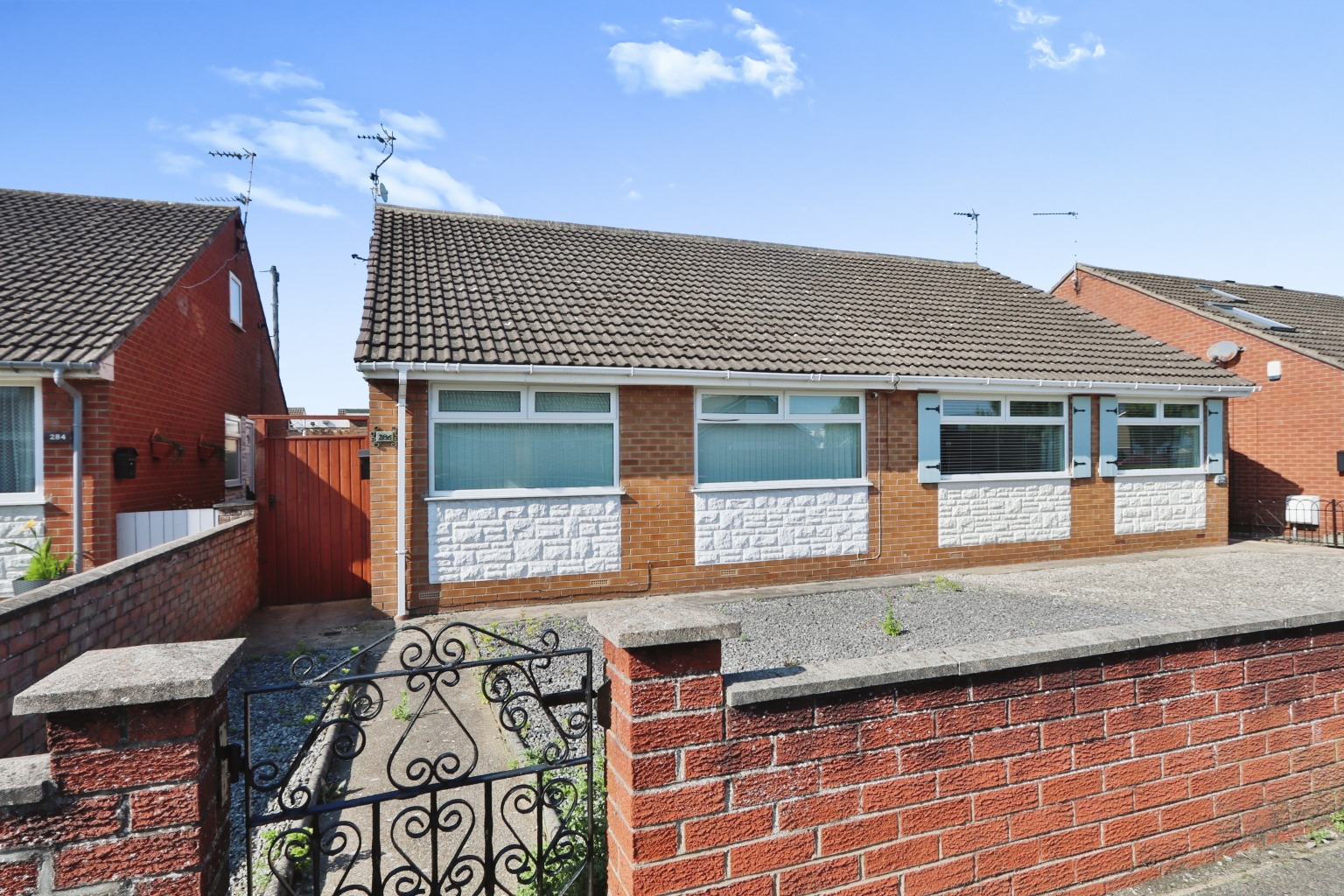 2 bed bungalow for sale in Jendale, Hull  - Property Image 1