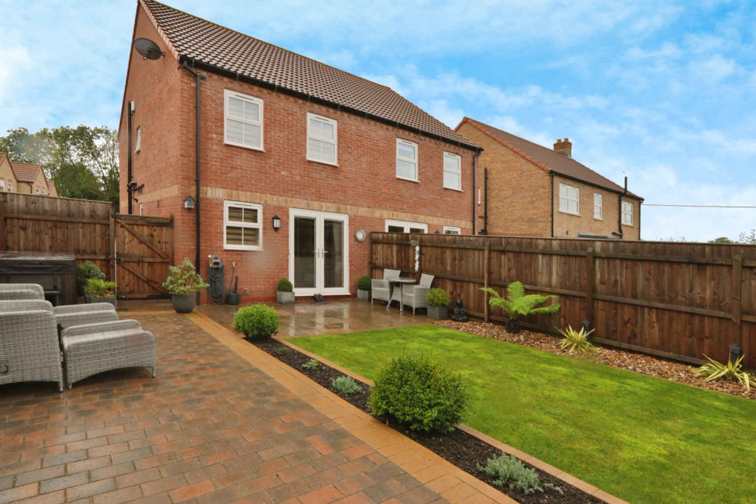 3 bed semi-detached house for sale in Ferryman Close, Hull - Property Image 1