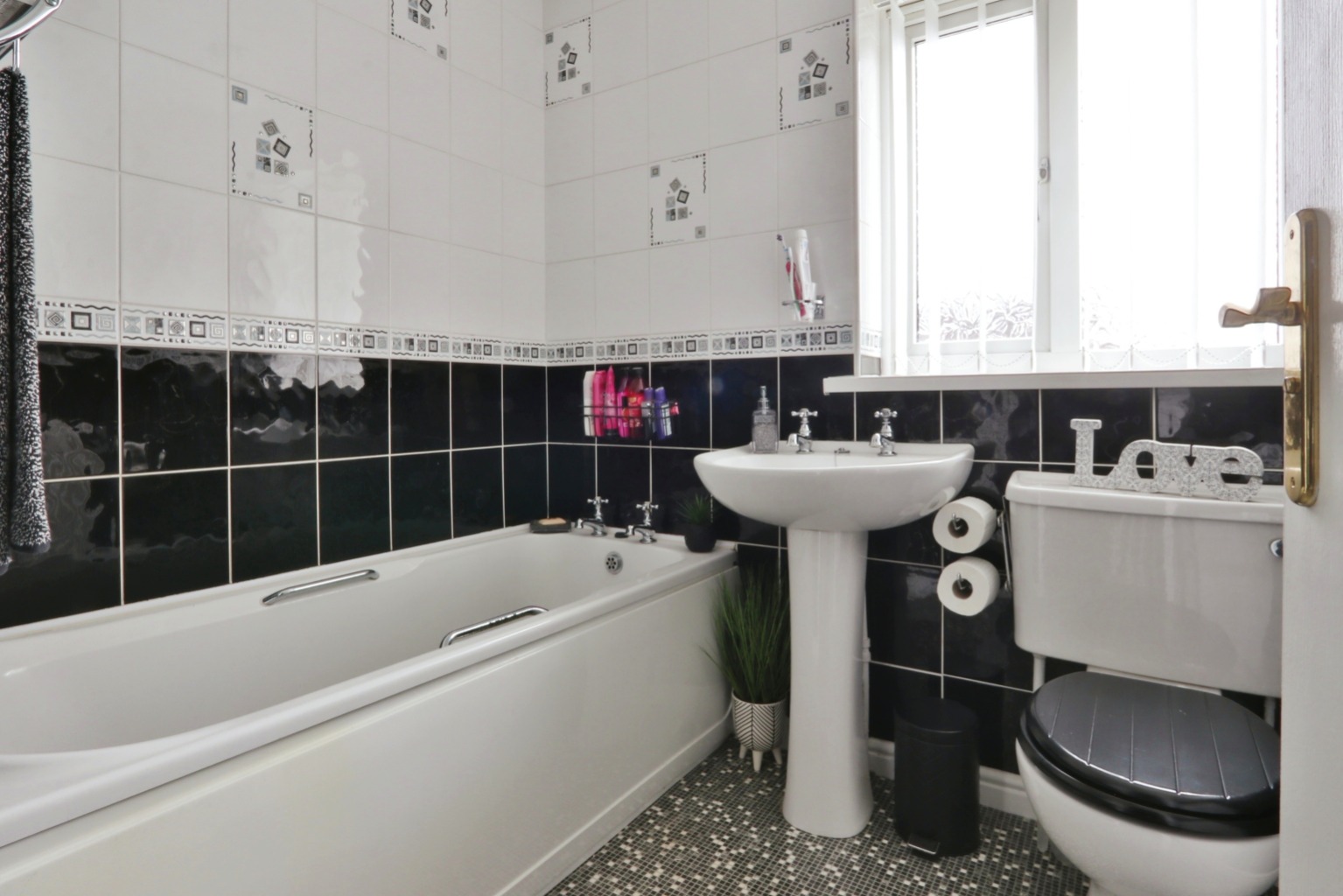 4 bed detached house for sale in Parnham Drive, Hull  - Property Image 14