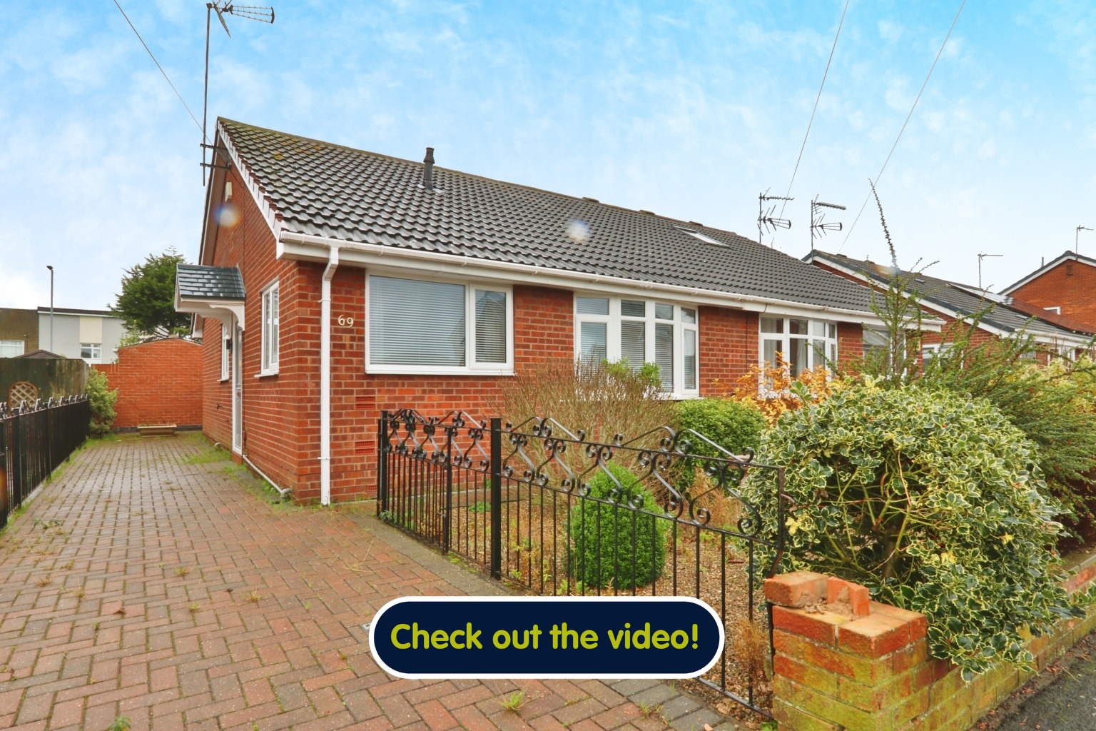 2 bed bungalow for sale in Weardale, Hull - Property Image 1