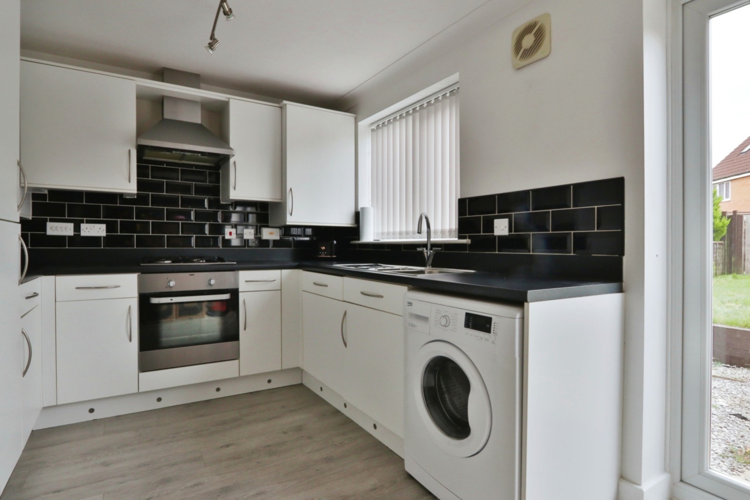 3 bed semi-detached house for sale in Hyde Park Road, Hull  - Property Image 4