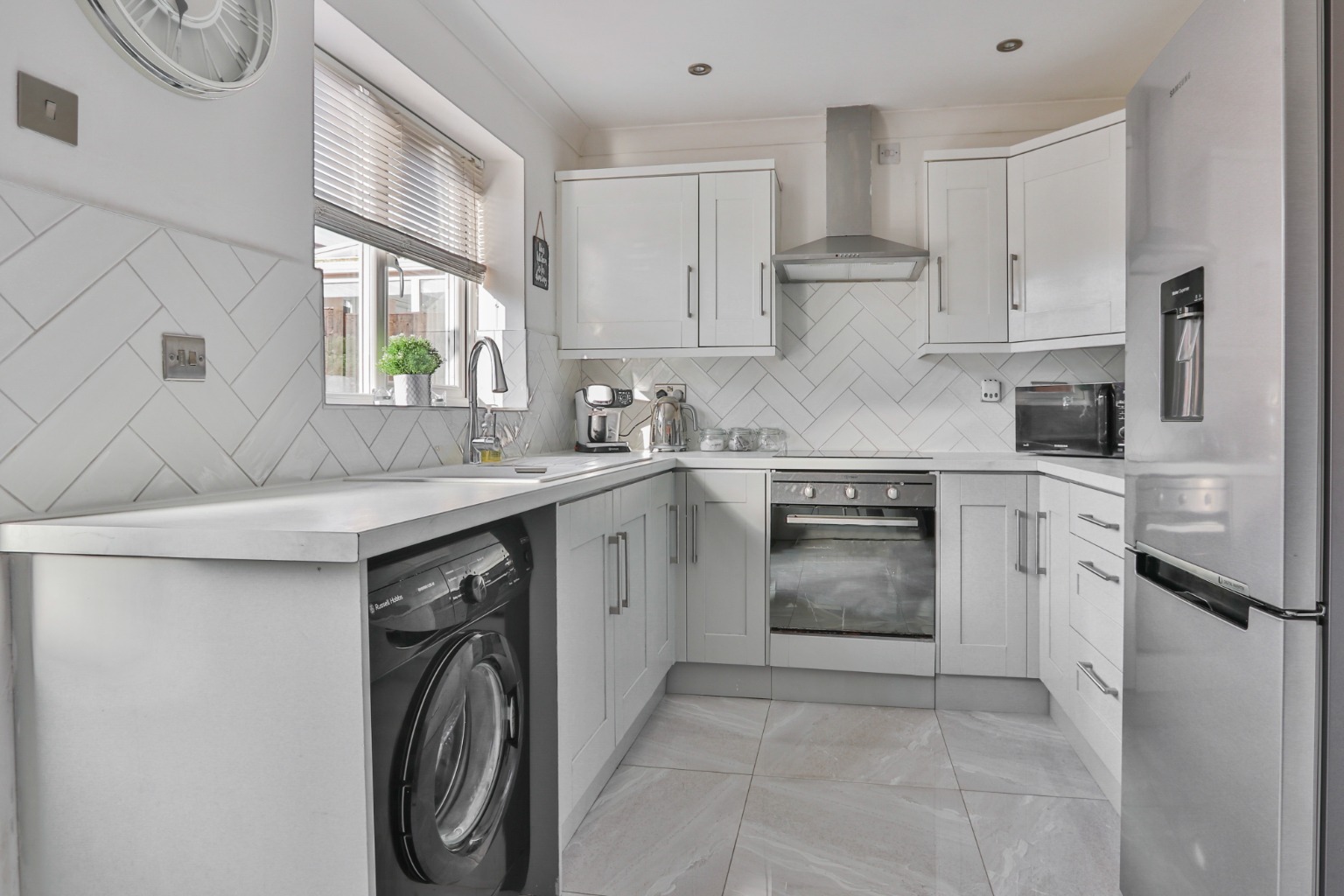 3 bed detached house for sale in Kingsbury Way, Hull  - Property Image 3