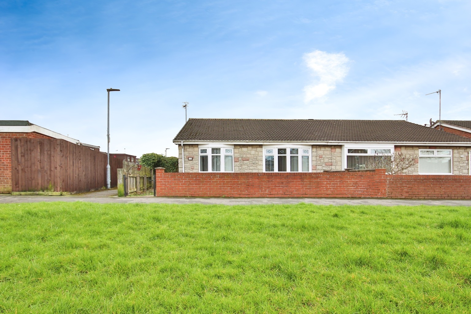 2 bed semi-detached bungalow for sale in Airedale, Hull  - Property Image 16