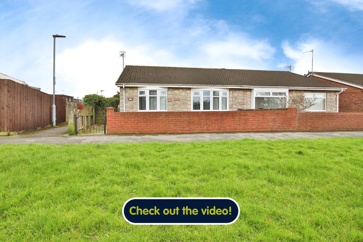 2 bed semi-detached bungalow for sale in Airedale, Hull - Property Image 1