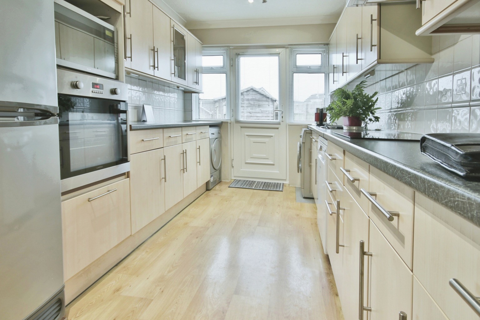 3 bed semi-detached house for sale in Grandale, Hull  - Property Image 3