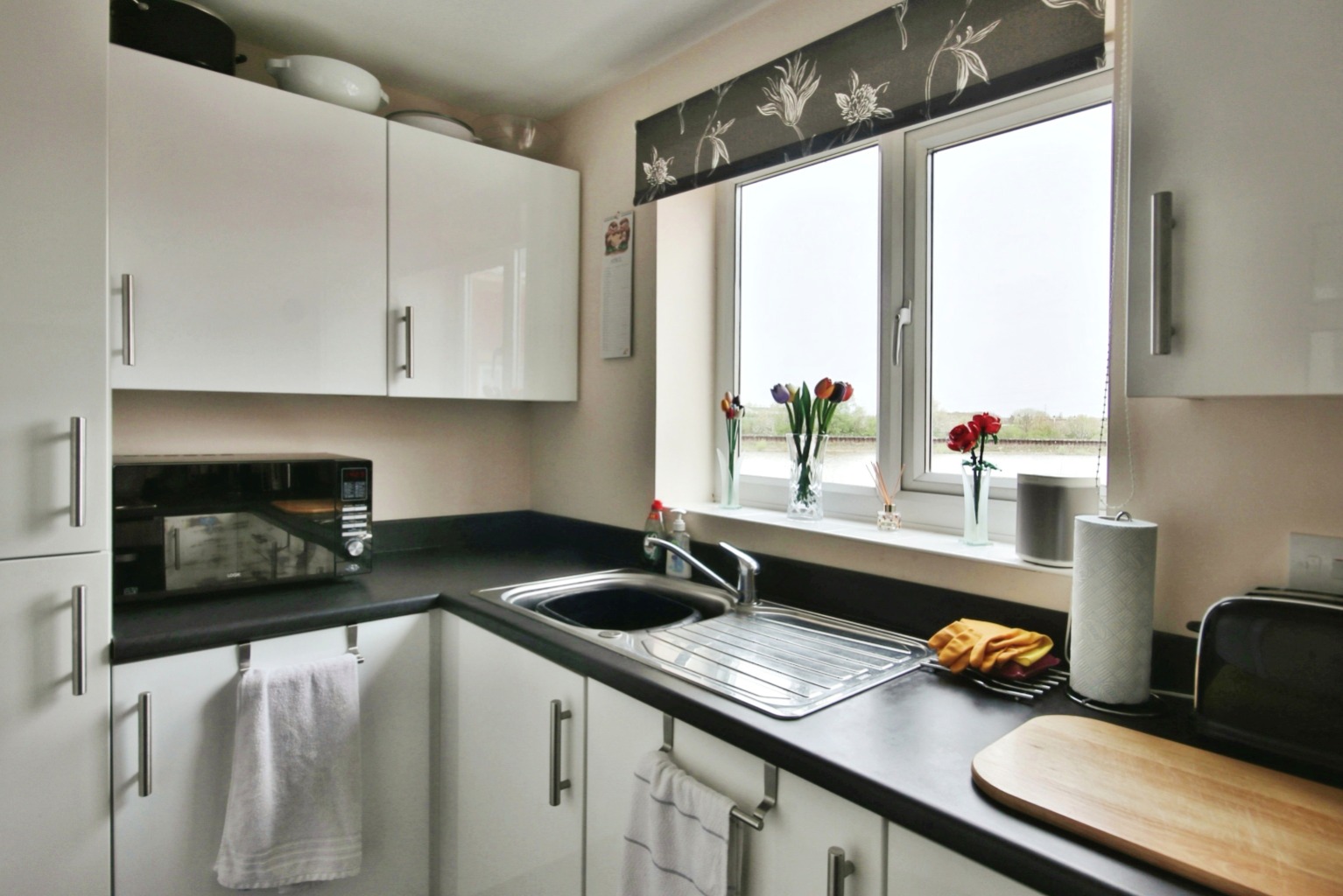 2 bed flat for sale in Dovestone Way, Hull  - Property Image 3