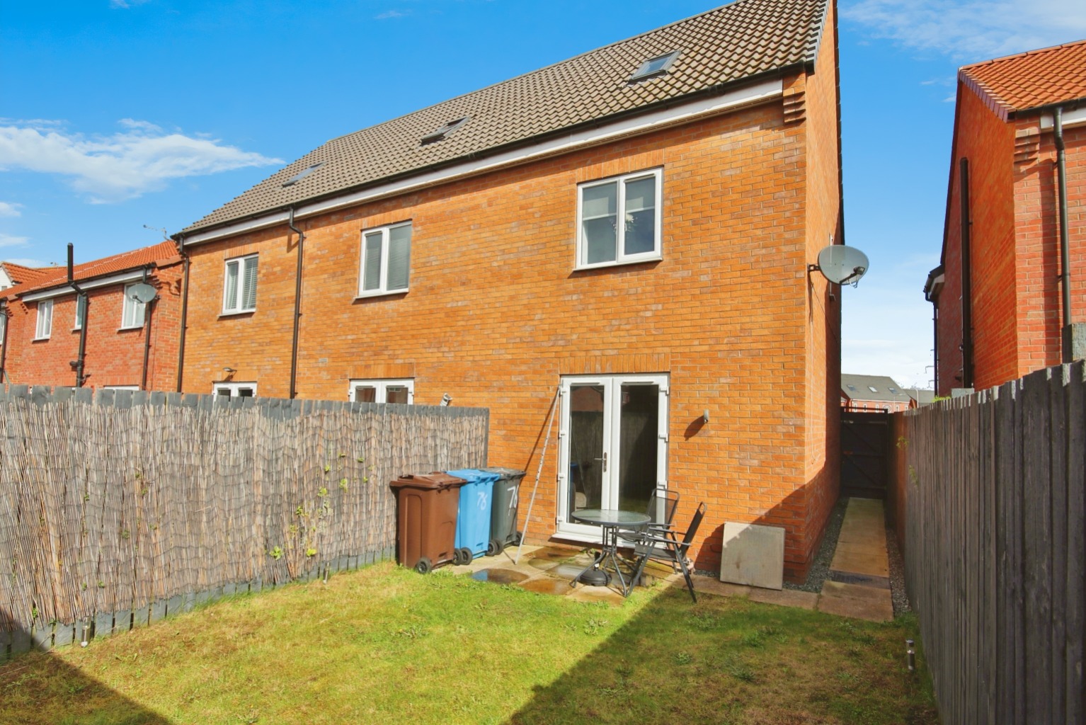 3 bed semi-detached house for sale in Grosvenor Road, Hull  - Property Image 1