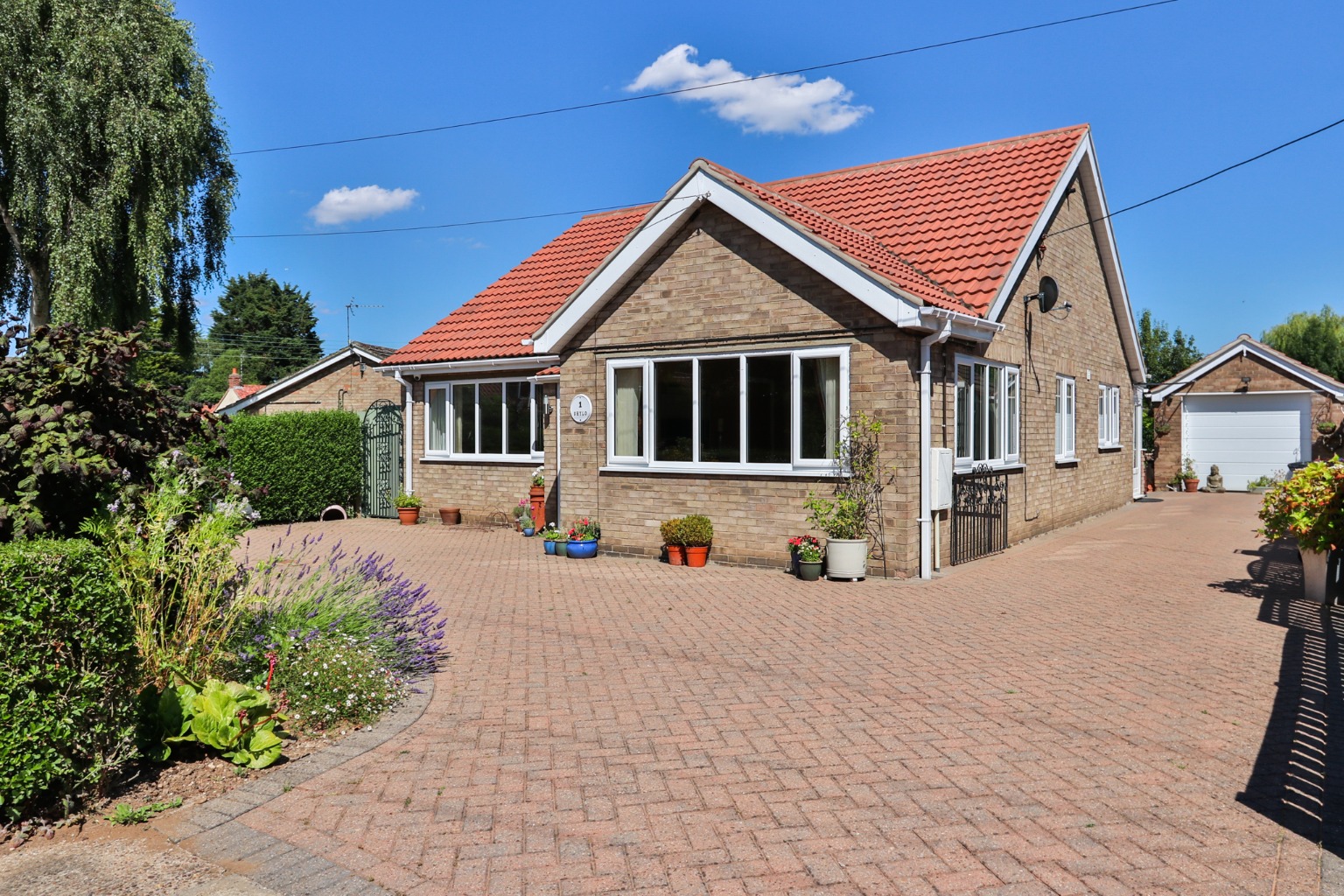 3 bed detached bungalow for sale in Cherry Lane, Ulceby, DN39