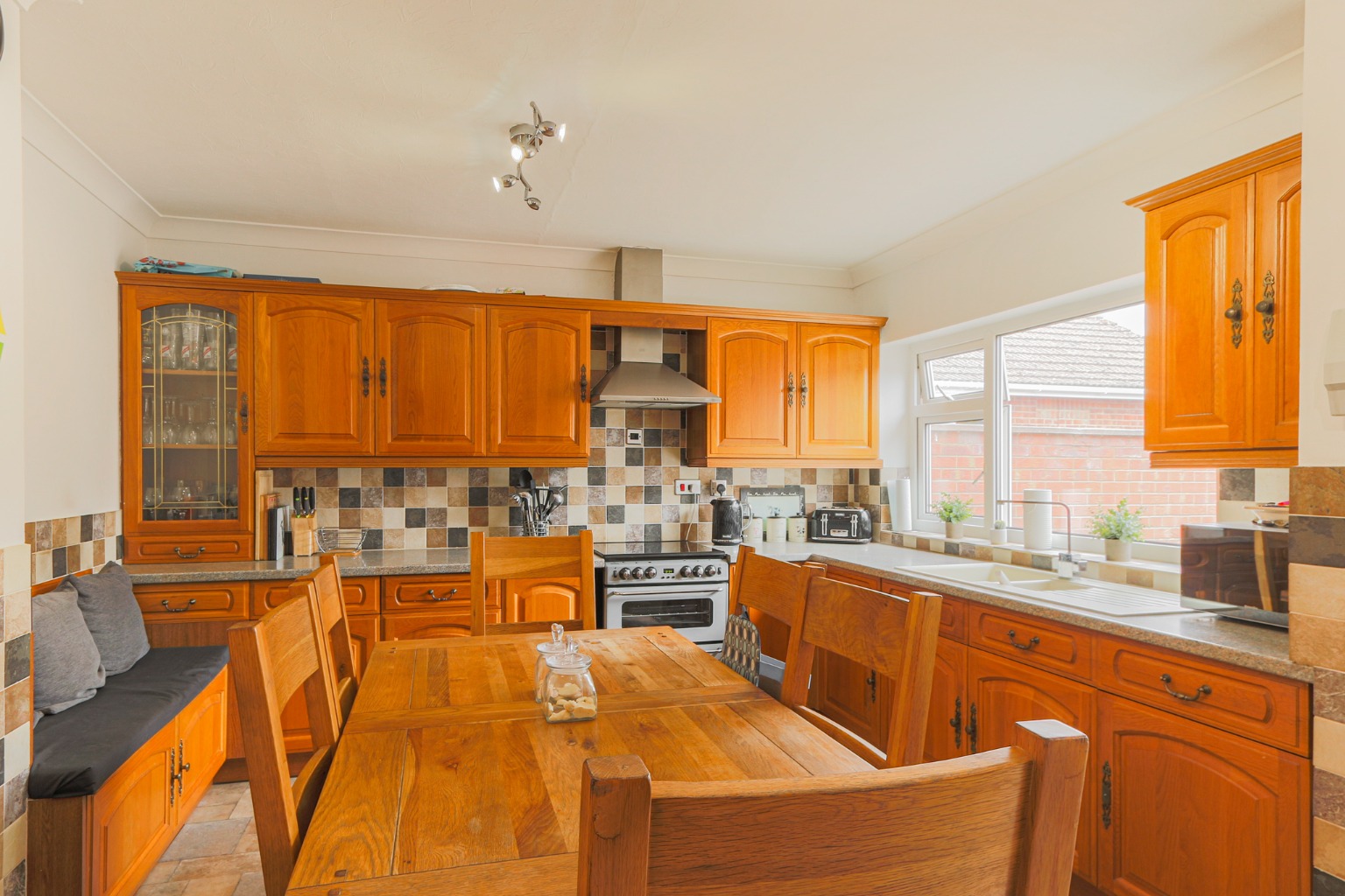 3 bed semi-detached bungalow for sale in West Acridge, Barton upon Humber  - Property Image 2