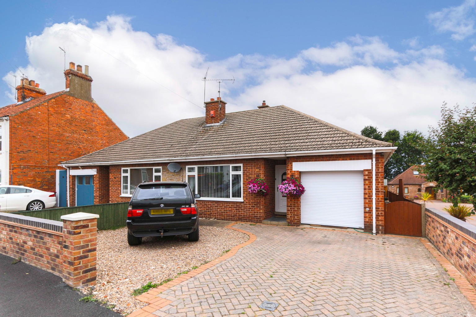 3 bed semi-detached bungalow for sale in West Acridge, Barton upon Humber - Property Image 1