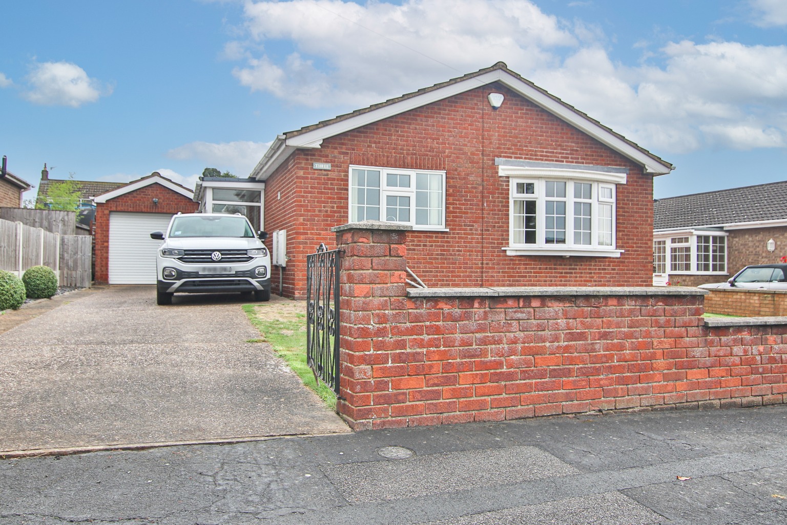 3 bed detached bungalow for sale in Bradwell Close, Barton-Upon-Humber, DN18