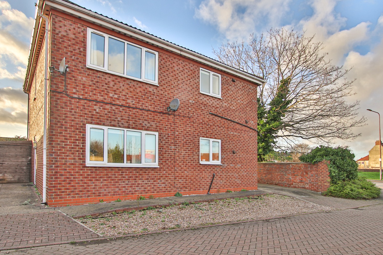 3 bed flat for sale in Finchley Close, Barton upon Humber  - Property Image 1