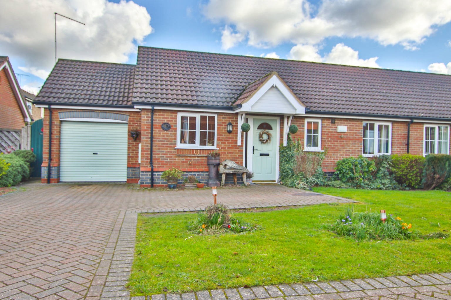 2 bed semi-detached bungalow for sale in Warblers Close, Barton upon Humber  - Property Image 1