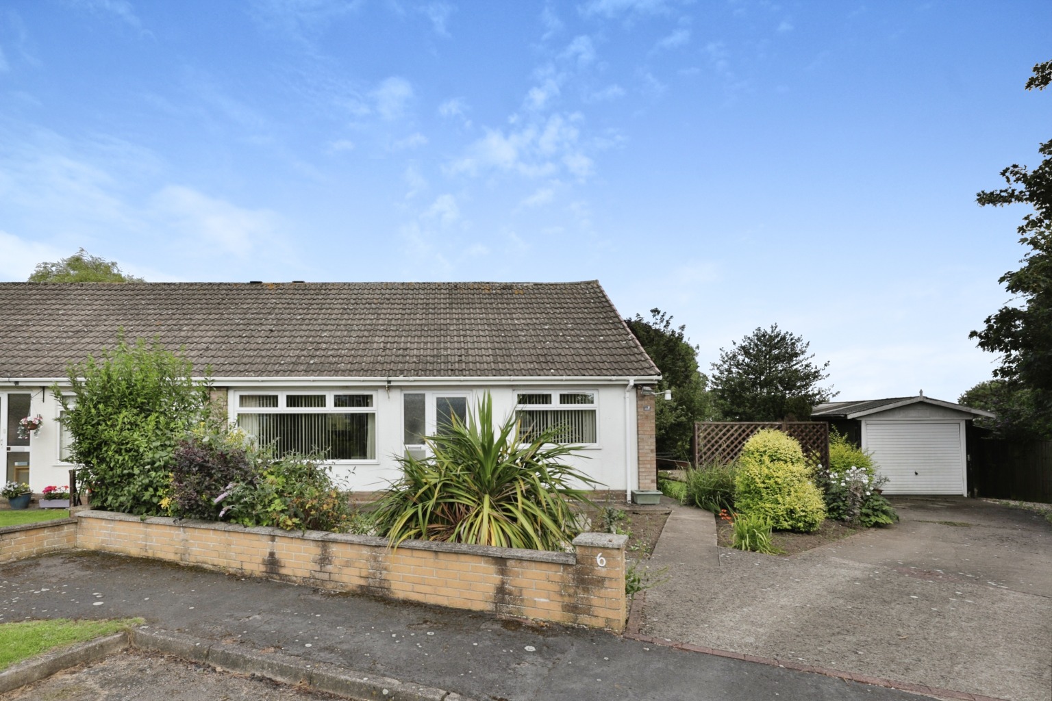 2 bed semi-detached bungalow for sale in James Place, Ulceby - Property Image 1