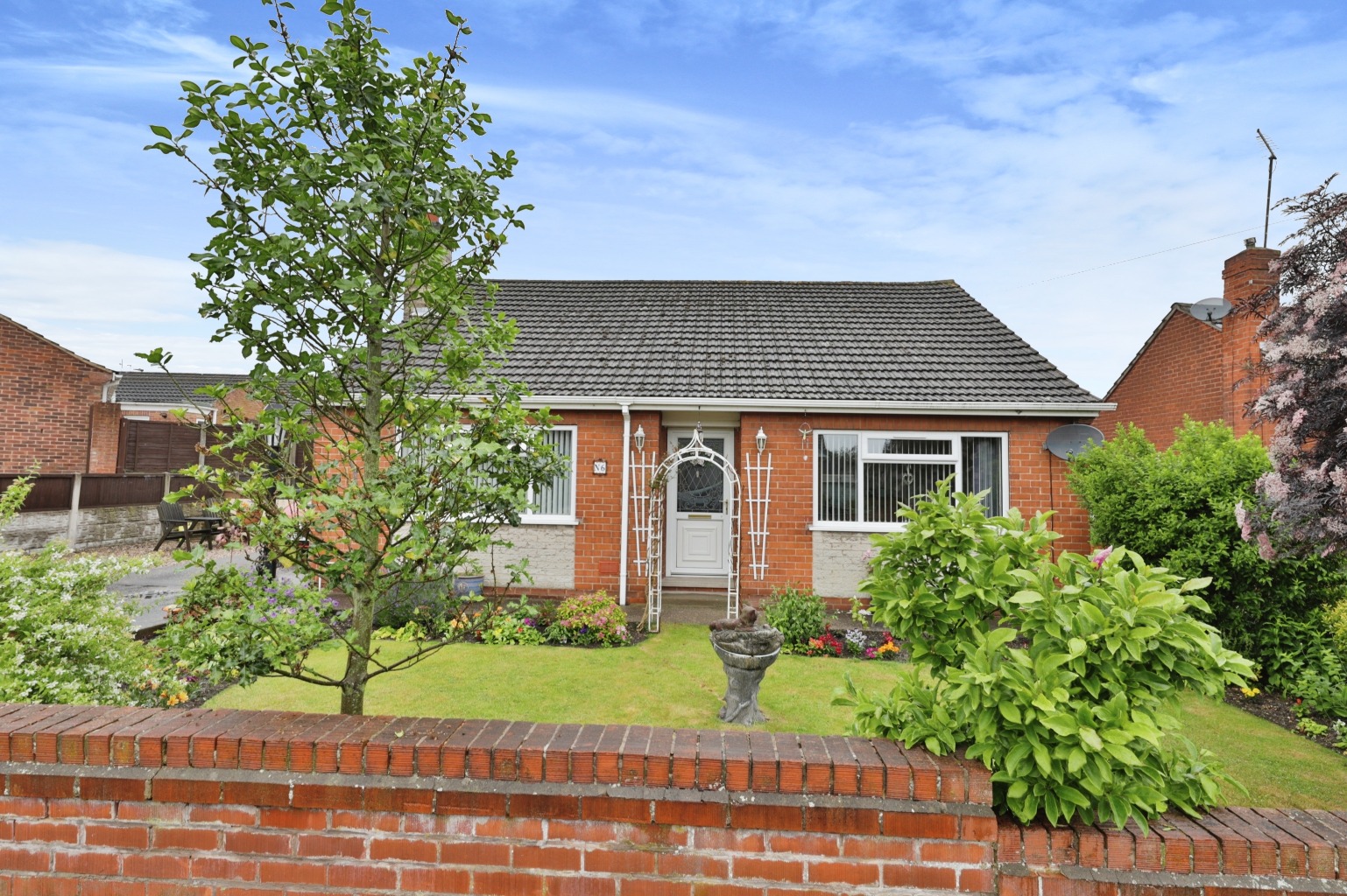 2 bed detached bungalow for sale in Ponds Way, Barton upon Humber  - Property Image 1