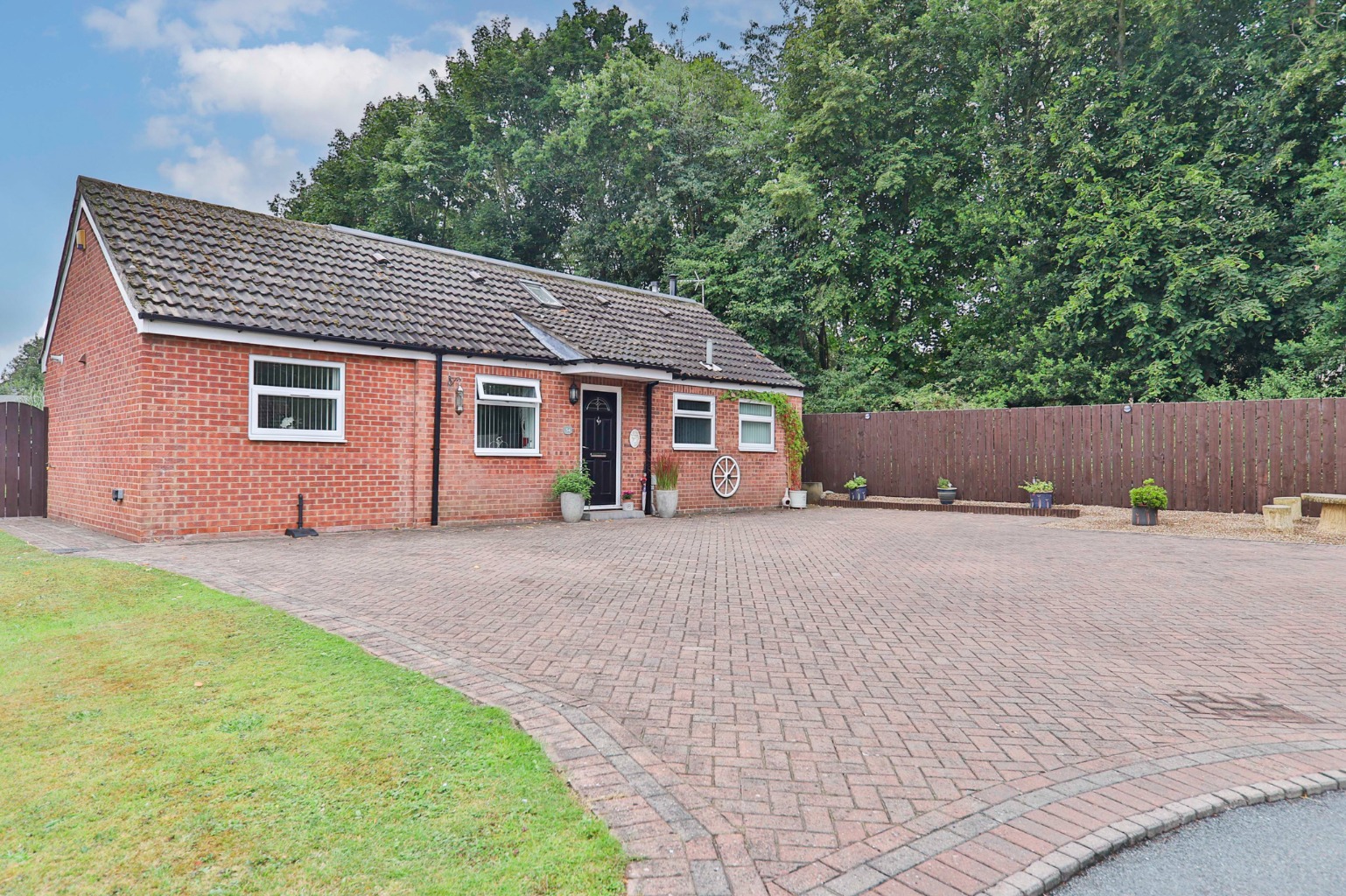 3 bed detached bungalow for sale - Property Image 1