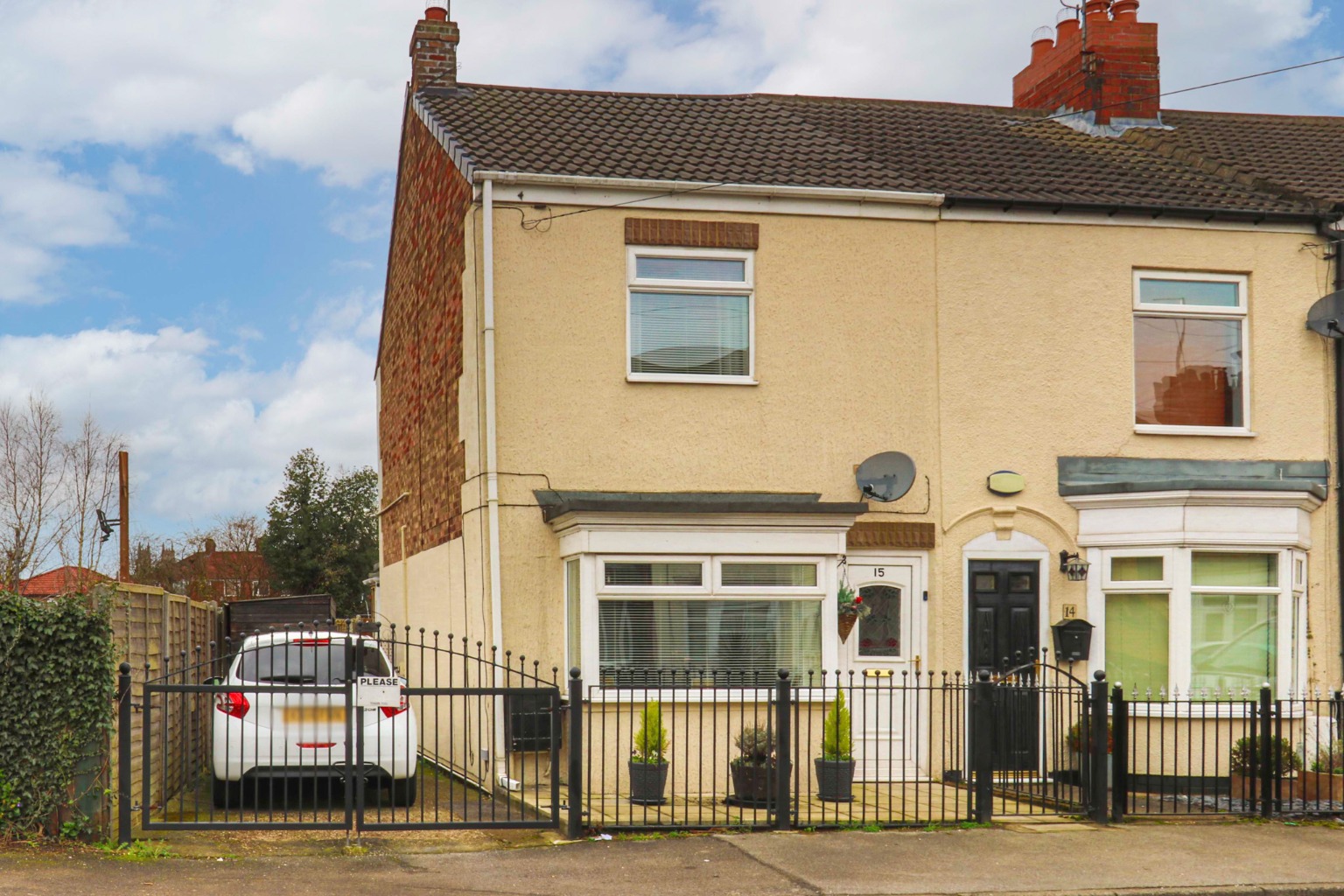 2 bed end of terrace house for sale in Denton Street, Beverley  - Property Image 1