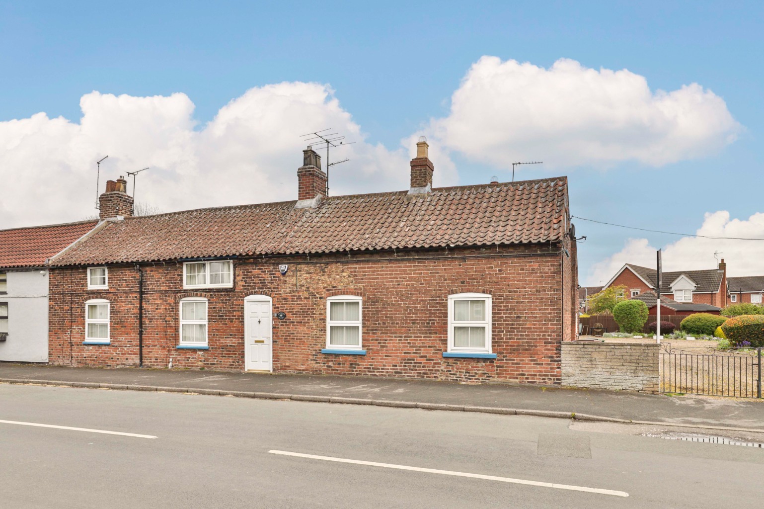4 bed semi-detached house for sale in Joiners Shop Row, Hull - Property Image 1