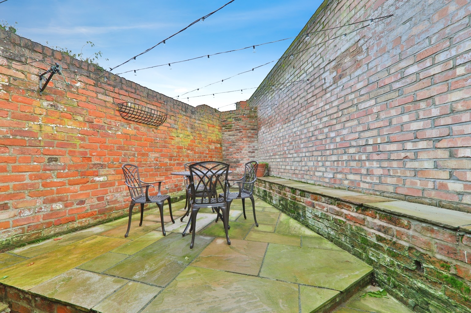 2 bed semi-detached house for sale in North Bar Without, Beverley  - Property Image 14