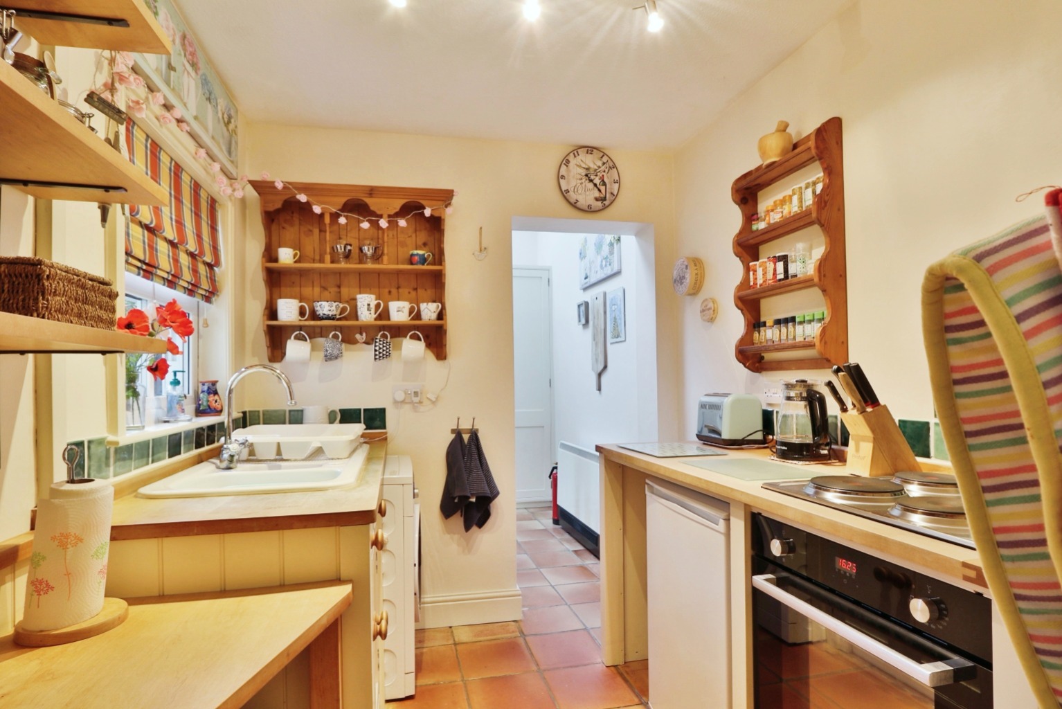 2 bed terraced house for sale in Queensgate, Beverley  - Property Image 6