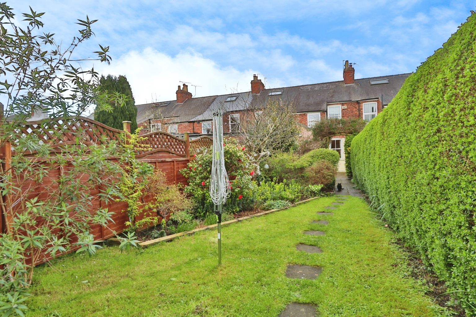 2 bed terraced house for sale in Queensgate, Beverley  - Property Image 16