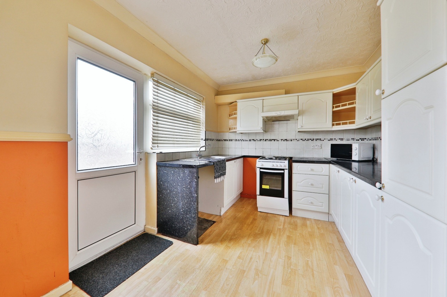3 bed terraced house for sale in Grove Park, Beverley  - Property Image 2