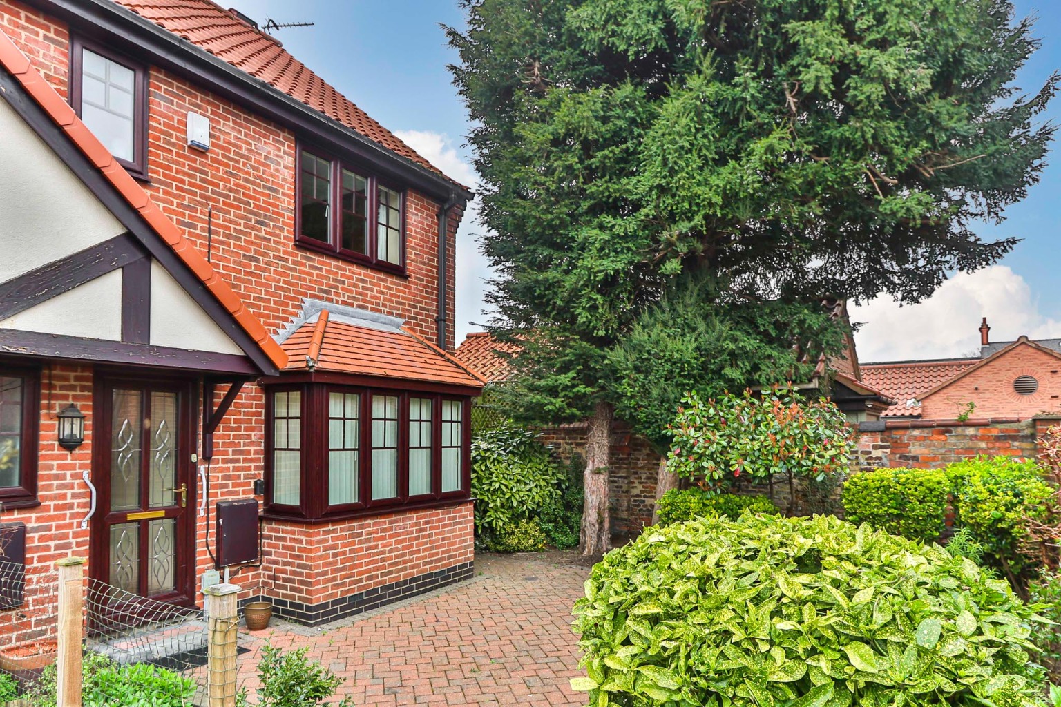 3 bed end of terrace house for sale in Whiting Close, Cottingham, HU16