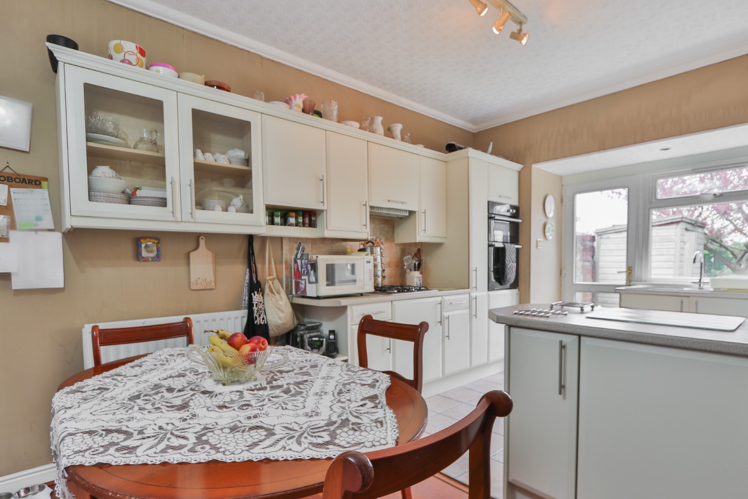 2 bed semi-detached bungalow for sale in Golf Links Road, Hull  - Property Image 8