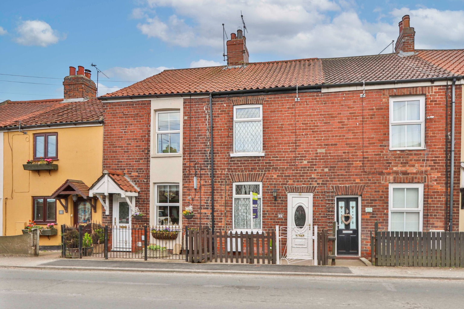 2 bed terraced house for sale in Dunswell Lane, Hull - Property Image 1